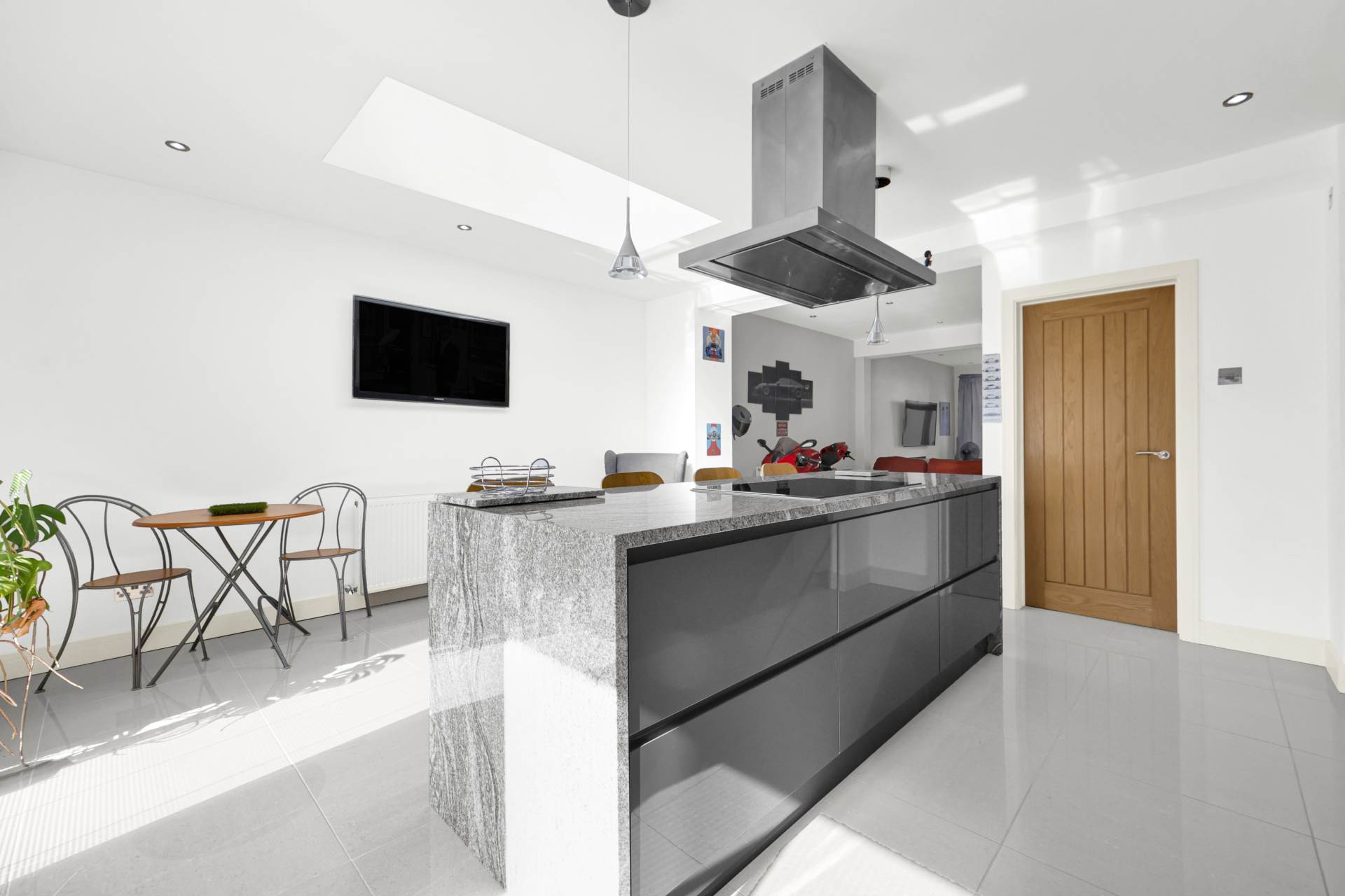Forest Drive East, London, Image 10