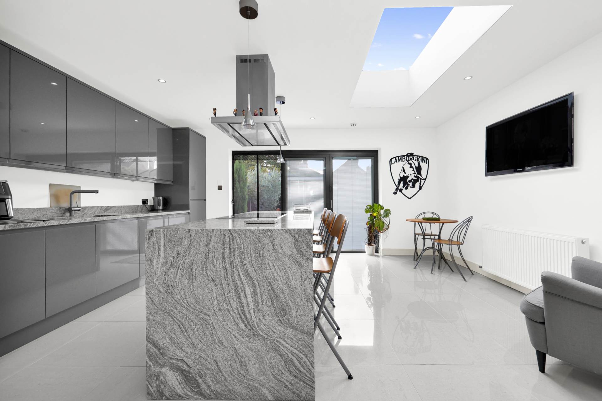 Forest Drive East, London, Image 13