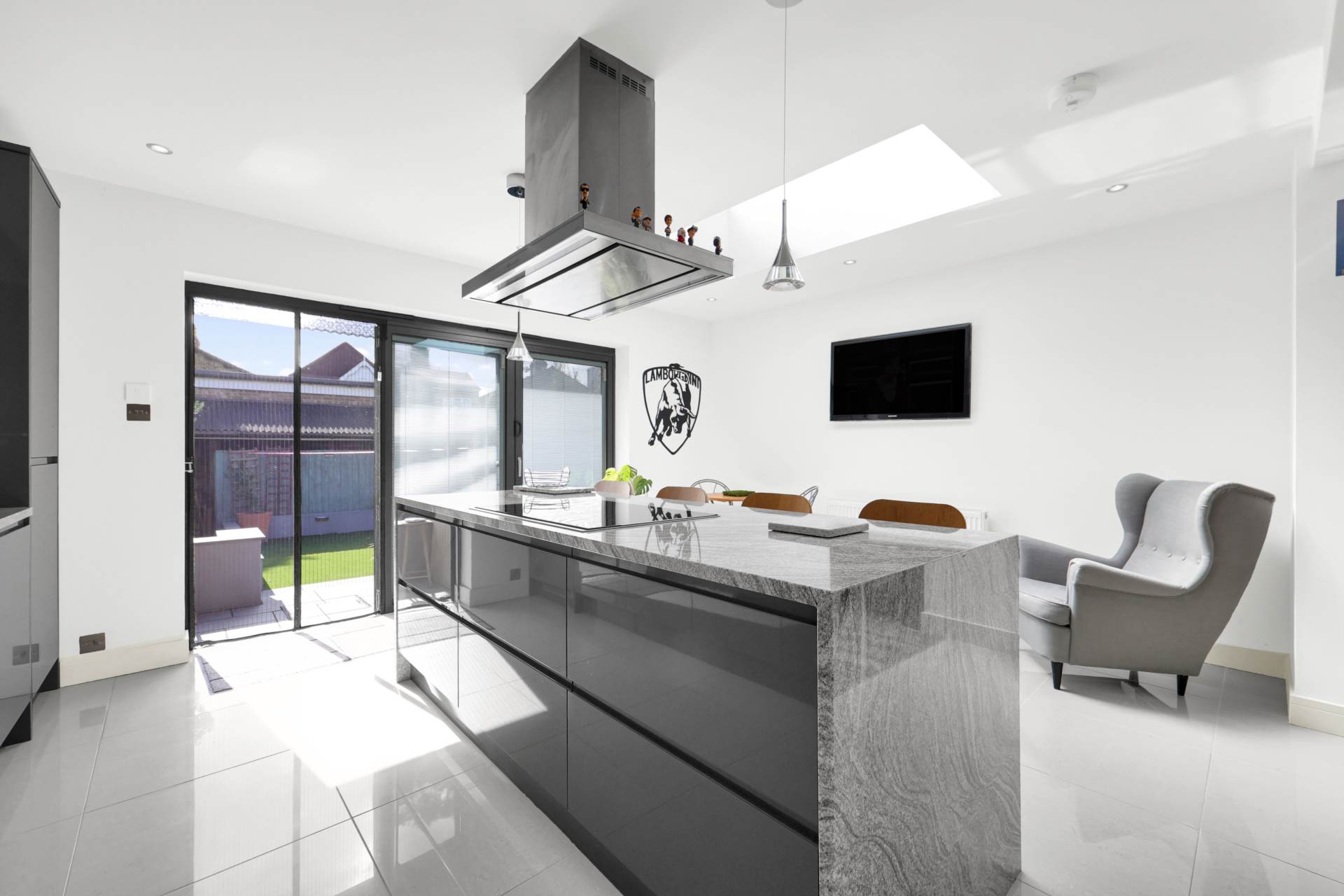 Forest Drive East, London, Image 15