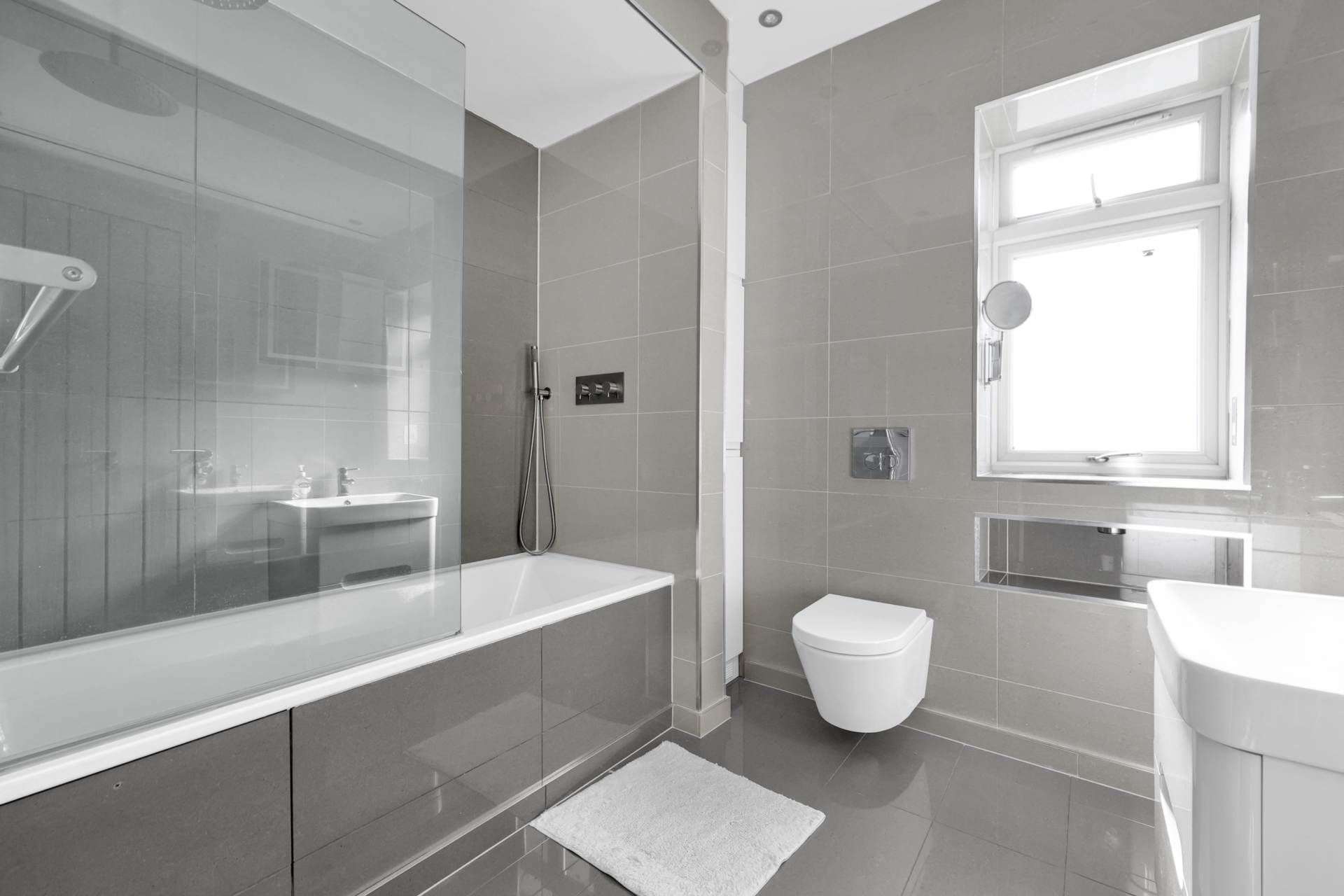Forest Drive East, London, Image 23