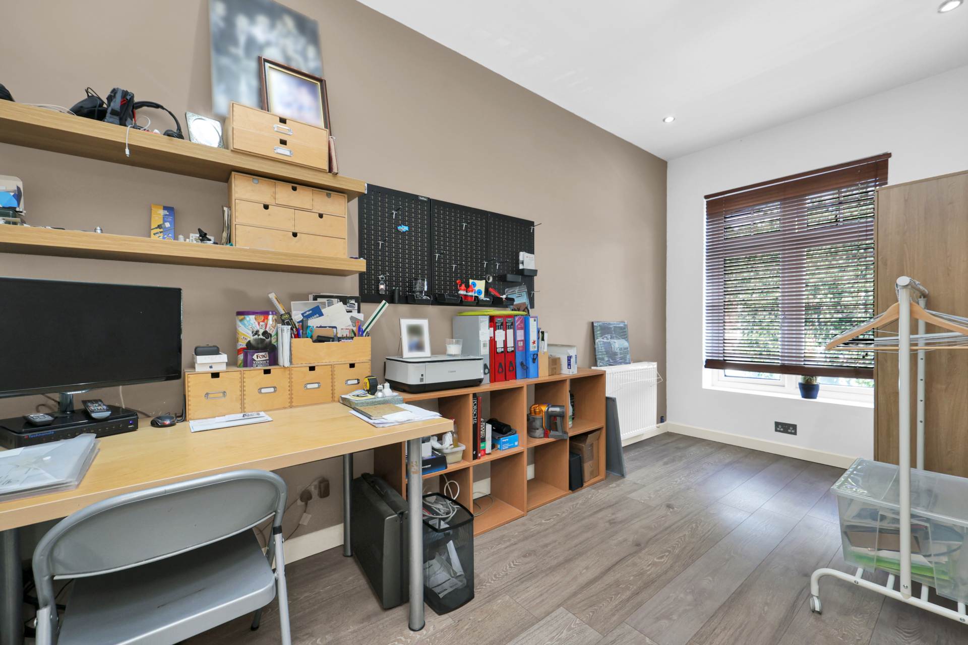 Forest Drive East, London, Image 29