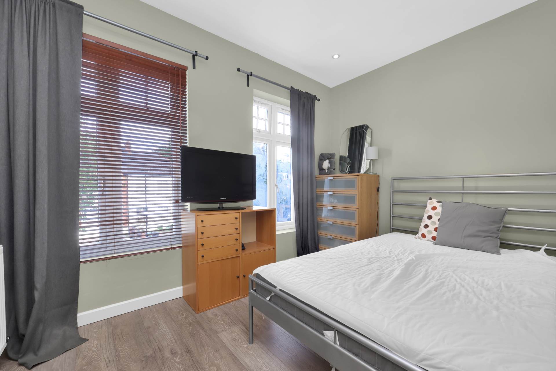 Forest Drive East, London, Image 31