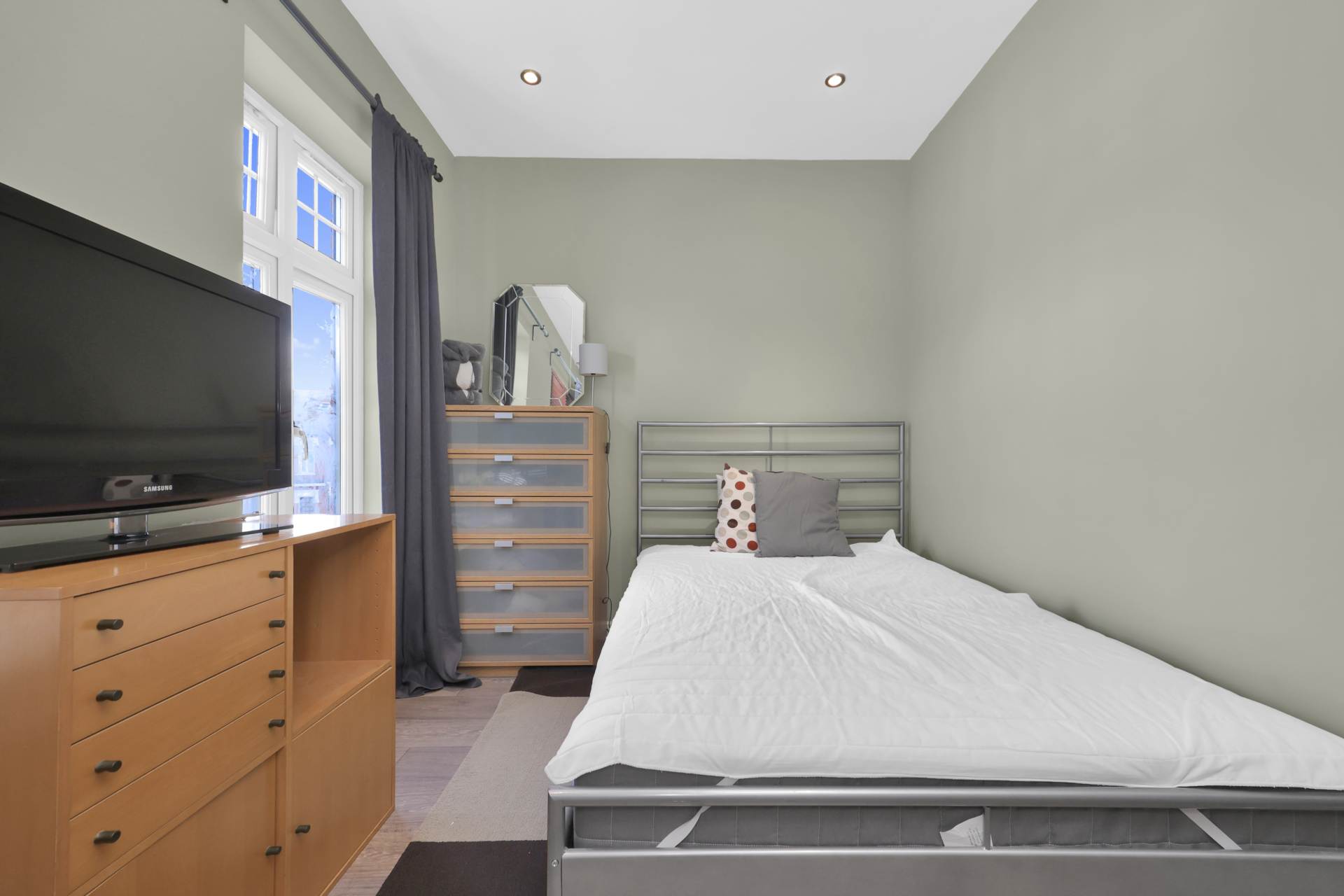 Forest Drive East, London, Image 33