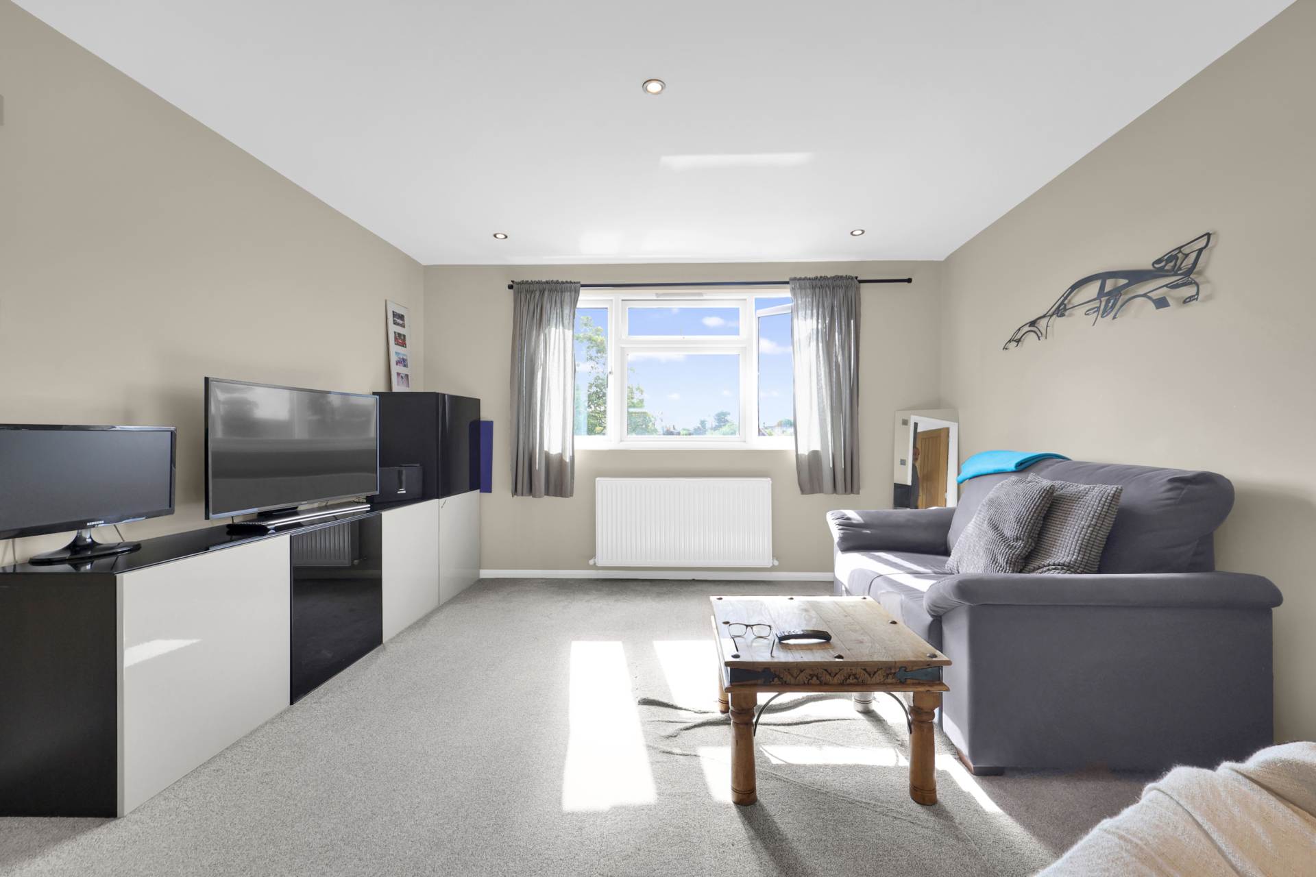 Forest Drive East, London, Image 37