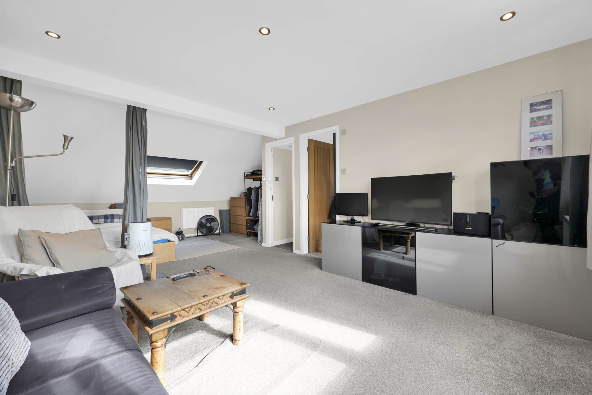 Forest Drive East, London, Image 39