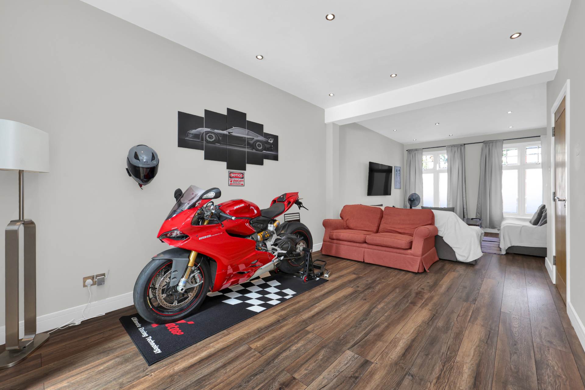 Forest Drive East, London, Image 5