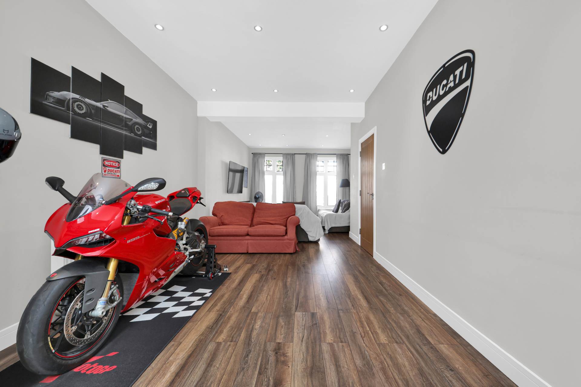 Forest Drive East, London, Image 6