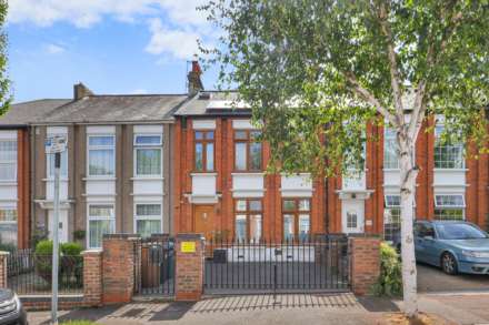 Forest Drive East, London