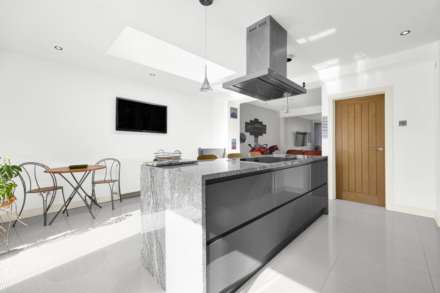 Forest Drive East, London, Image 10