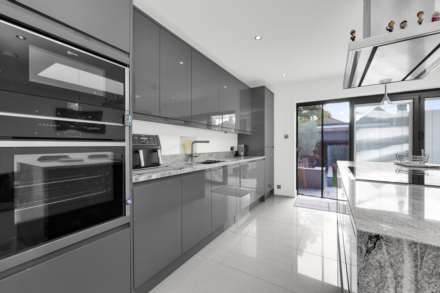 Forest Drive East, London, Image 14