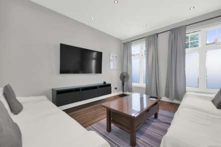 Forest Drive East, London, Image 3