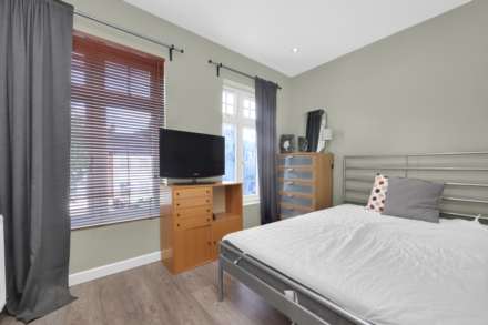 Forest Drive East, London, Image 31