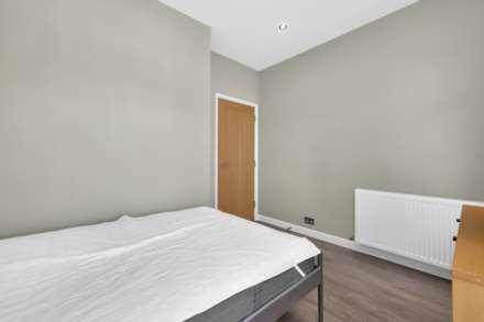 Forest Drive East, London, Image 32