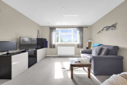 Forest Drive East, London, Image 37