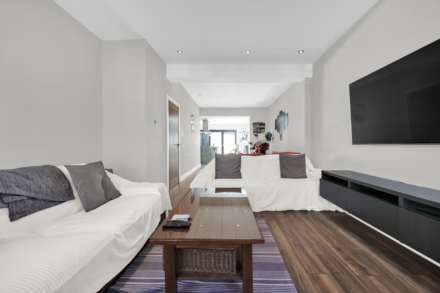 Forest Drive East, London, Image 4