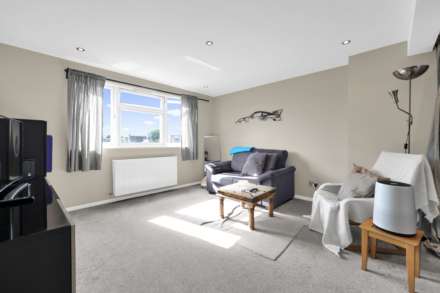 Forest Drive East, London, Image 40