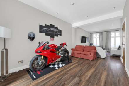 Forest Drive East, London, Image 5