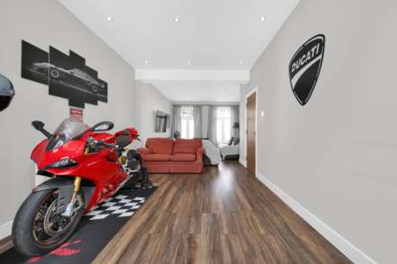Forest Drive East, London, Image 6