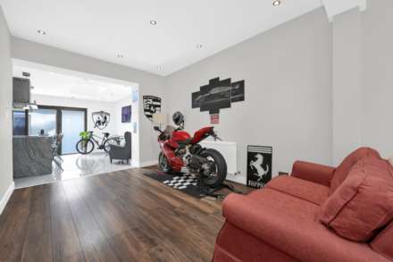 Forest Drive East, London, Image 7