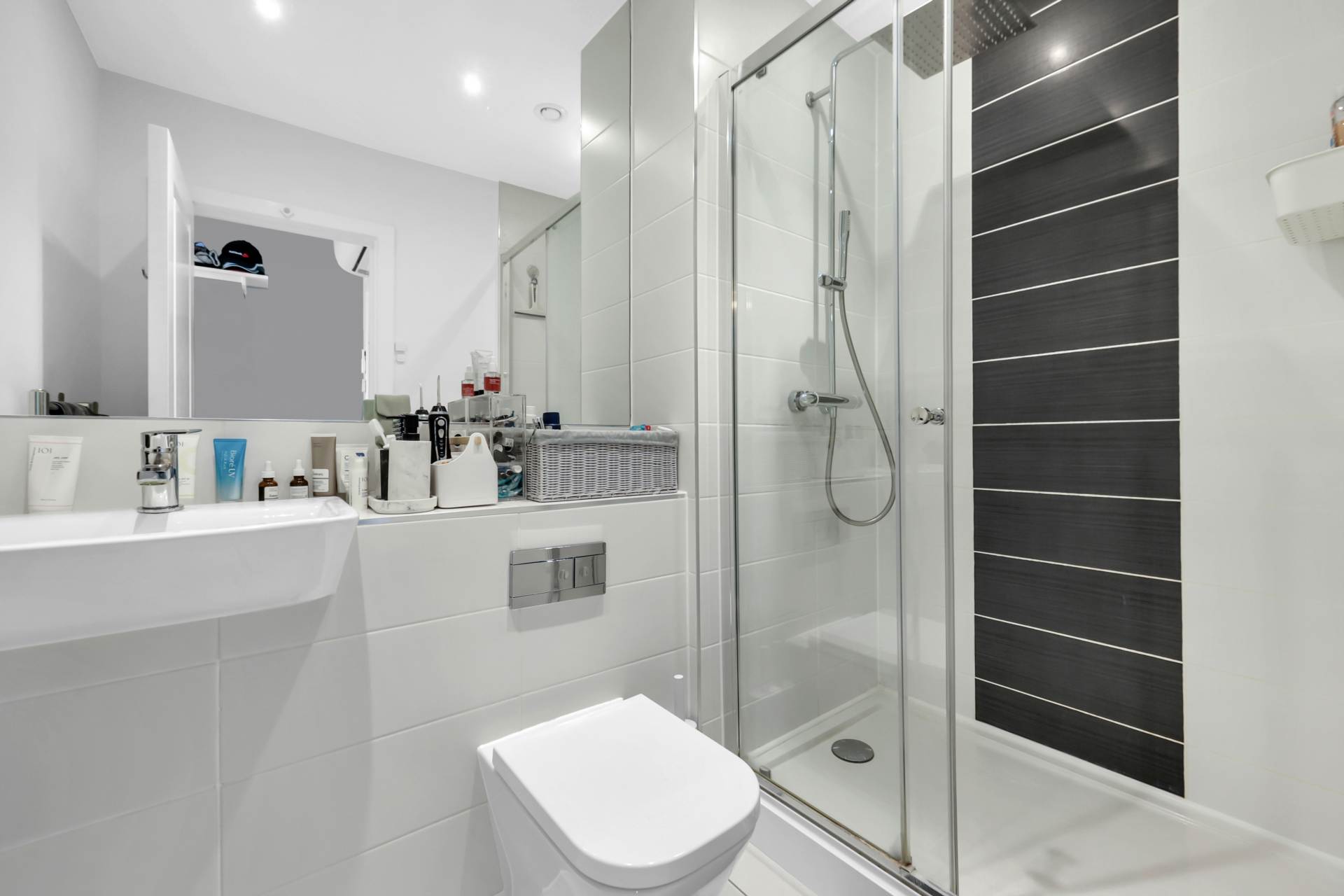 Hainault Road, Leytonstone, Image 21