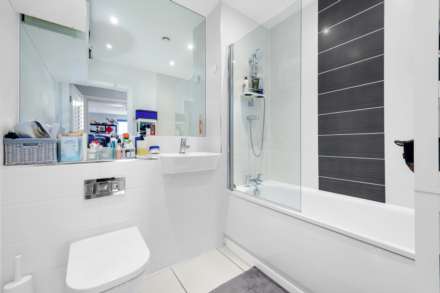 Hainault Road, Leytonstone, Image 12