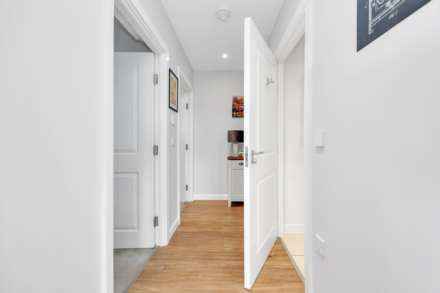 Hainault Road, Leytonstone, Image 17