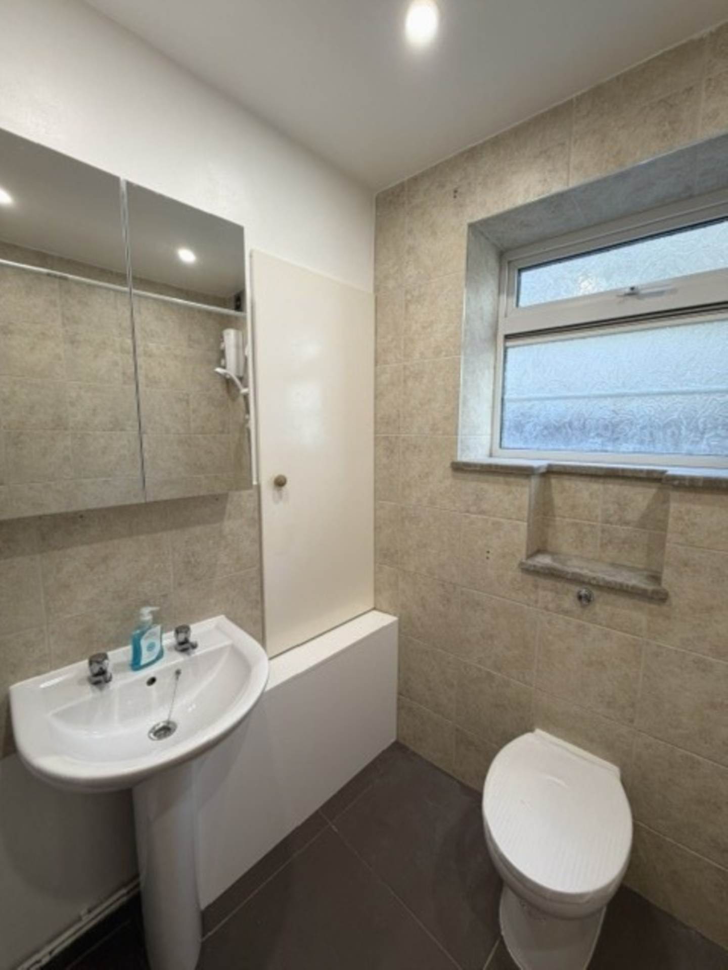 High Road, South Woodford, E18, Image 11