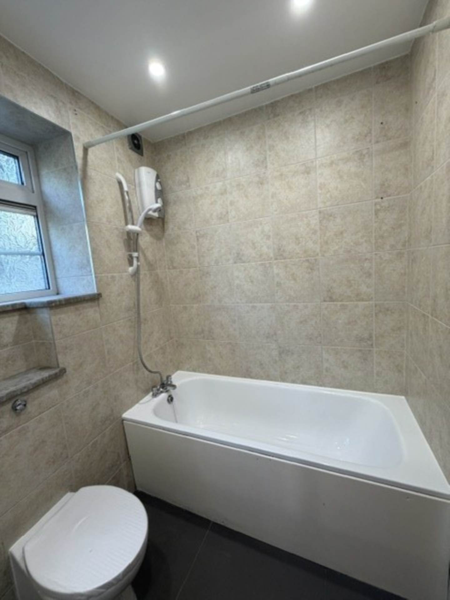 High Road, South Woodford, E18, Image 12
