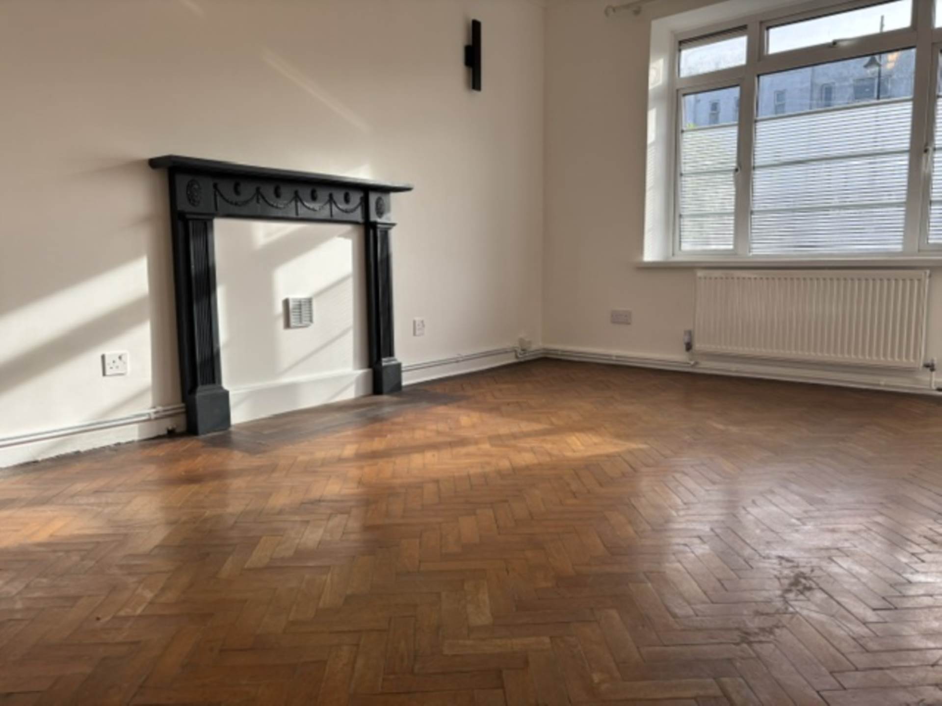 High Road, South Woodford, E18, Image 2