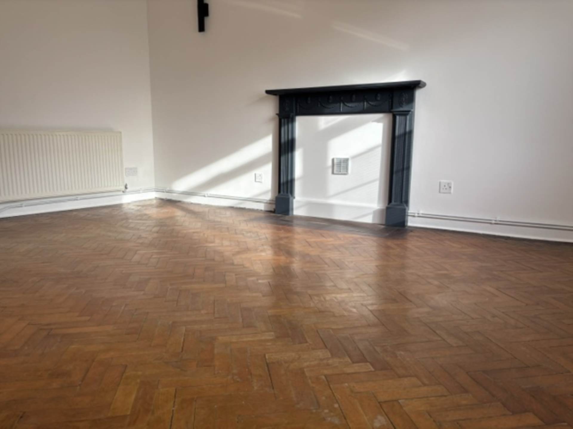 High Road, South Woodford, E18, Image 3