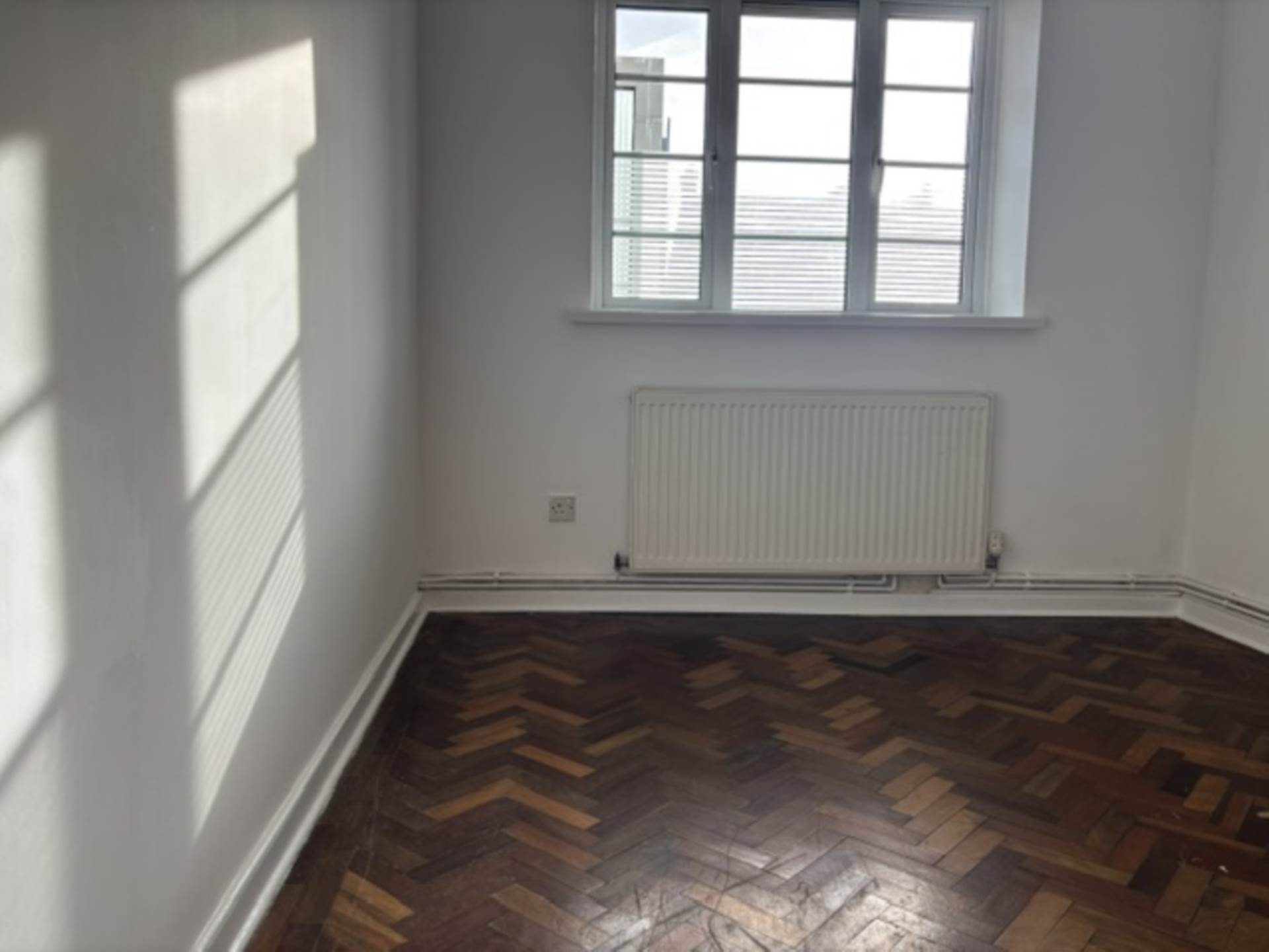 High Road, South Woodford, E18, Image 4