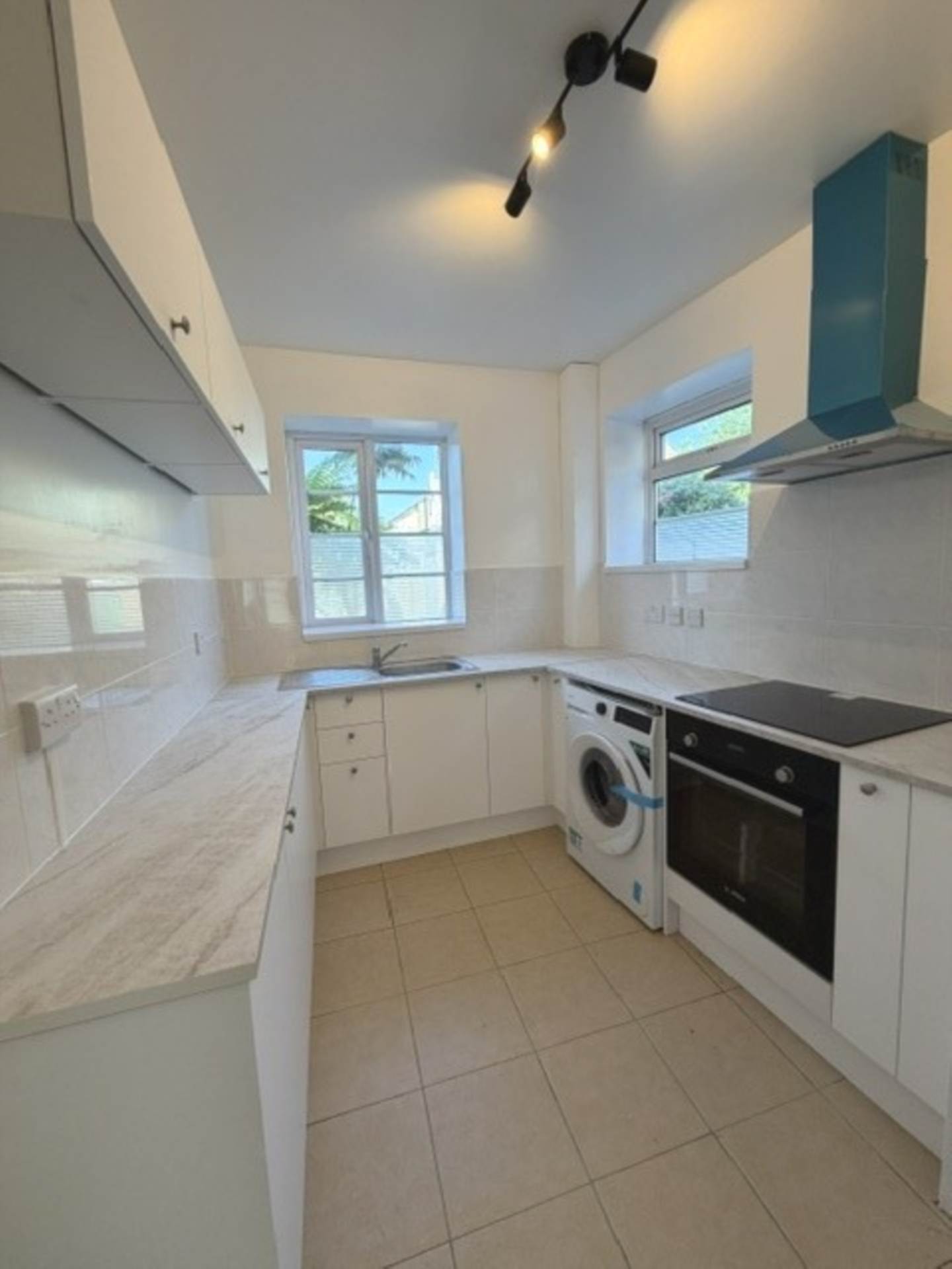 High Road, South Woodford, E18, Image 9