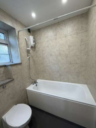 High Road, South Woodford, E18, Image 12