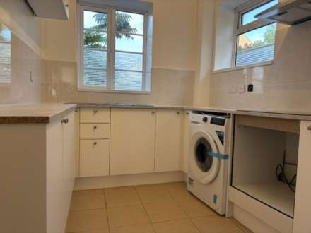High Road, South Woodford, E18, Image 5