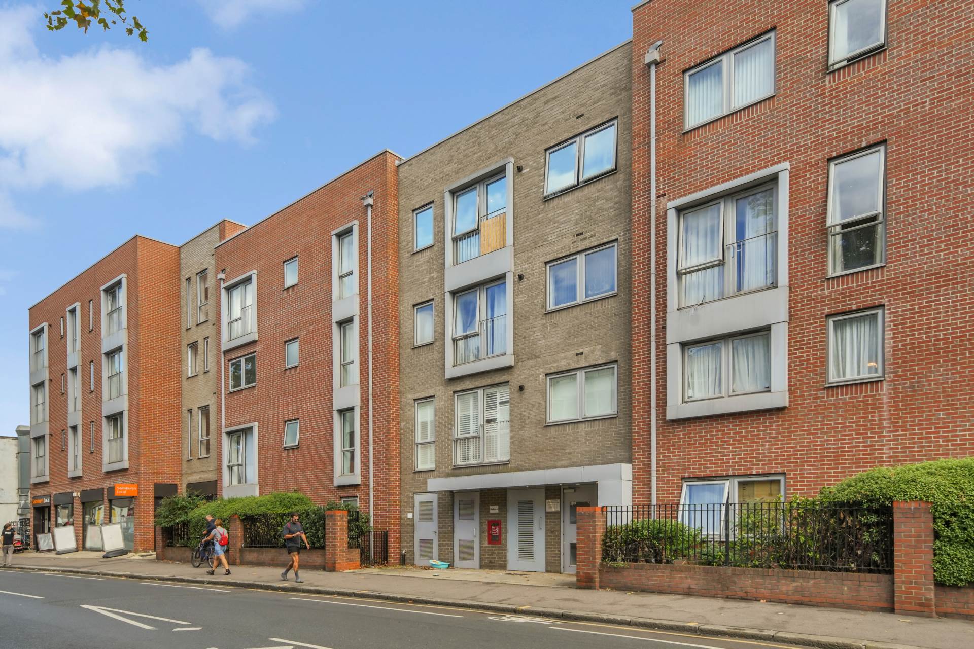 High Road, Leyton, E10, Image 1