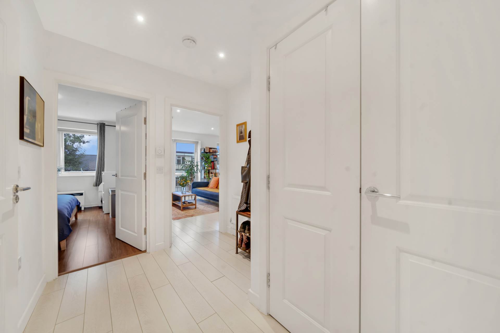 High Road, Leyton, E10, Image 12