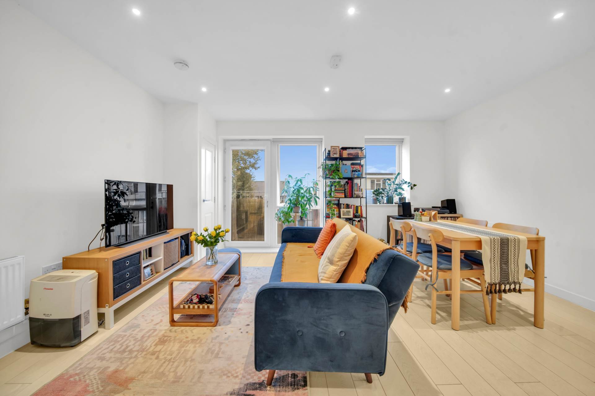 High Road, Leyton, E10, Image 4