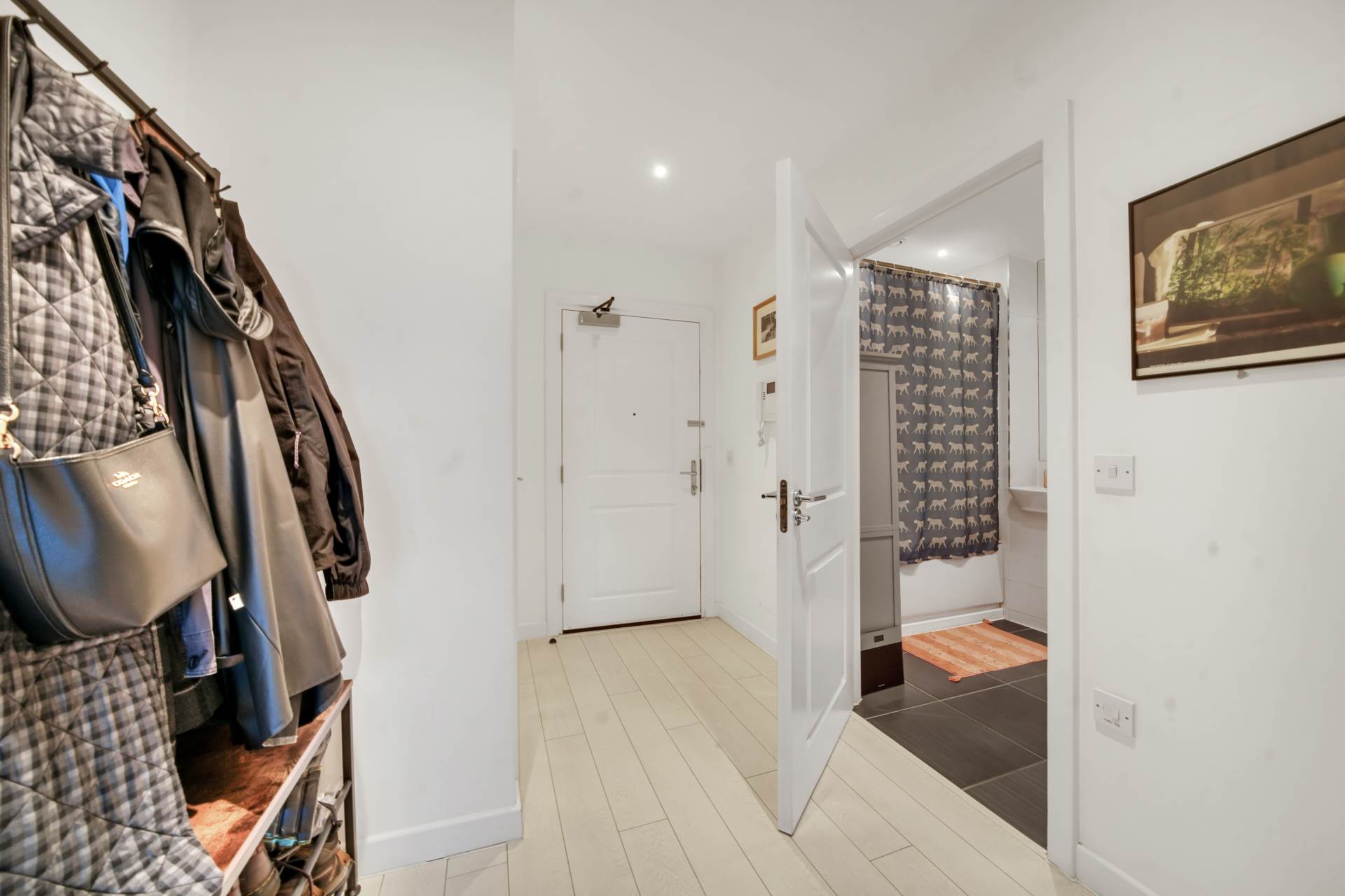 High Road, Leyton, E10, Image 9