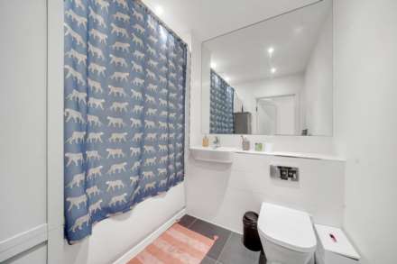 High Road, Leyton, E10, Image 10