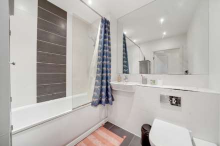 High Road, Leyton, E10, Image 11