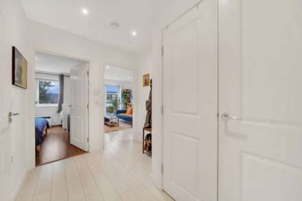 High Road, Leyton, E10, Image 12