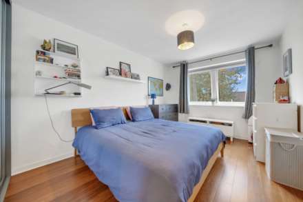 High Road, Leyton, E10, Image 14
