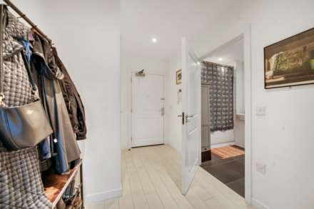 High Road, Leyton, E10, Image 9