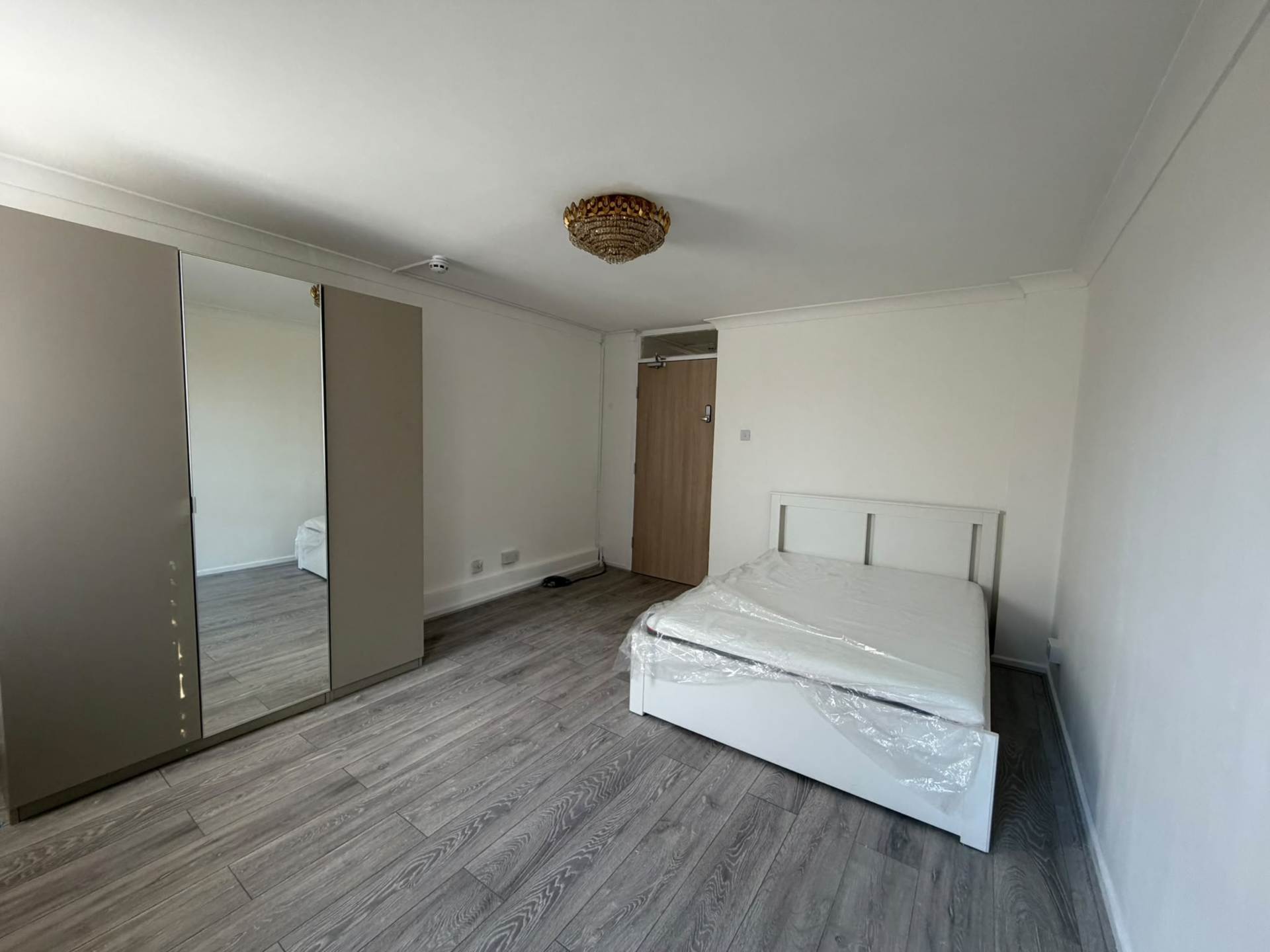 Kemps Drive, Saltwell Lane, London, Image 1