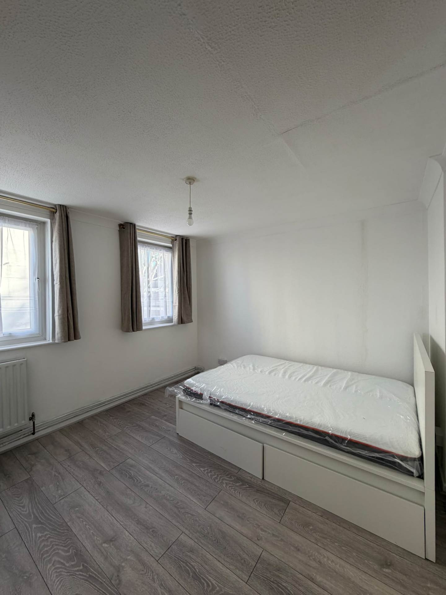 Kemps Drive, Saltwell Lane, London, Image 13