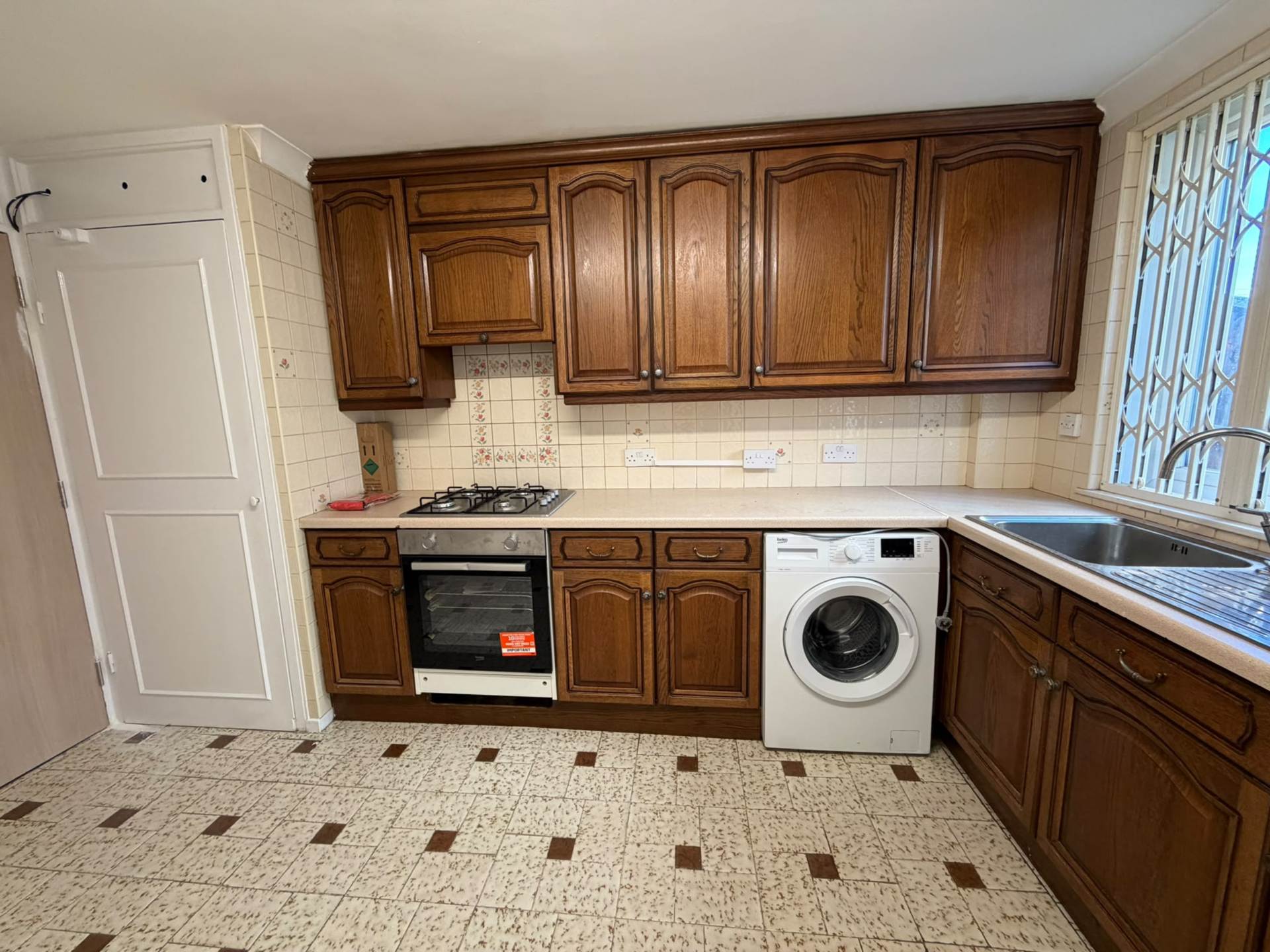 Kemps Drive, Saltwell Lane, London, Image 18