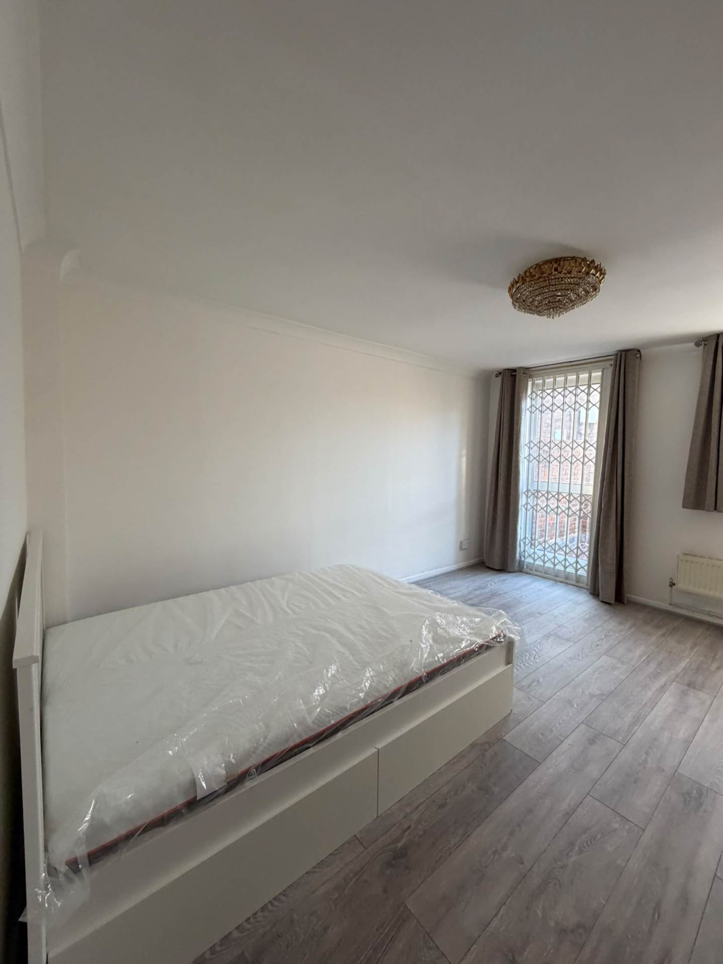 Kemps Drive, Saltwell Lane, London, Image 2
