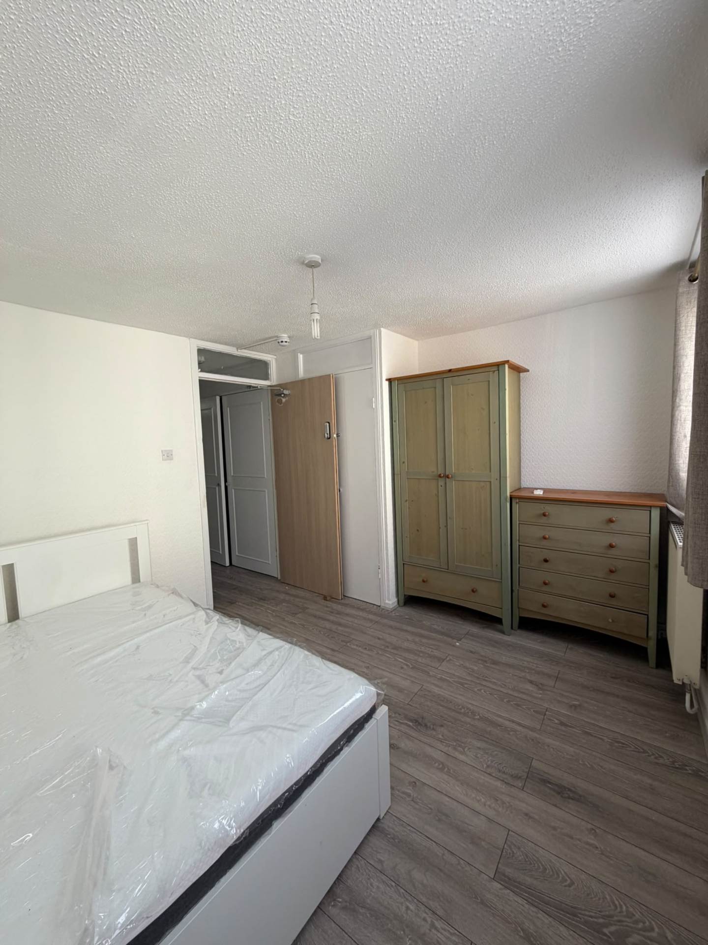 Kemps Drive, Saltwell Lane, London, Image 4