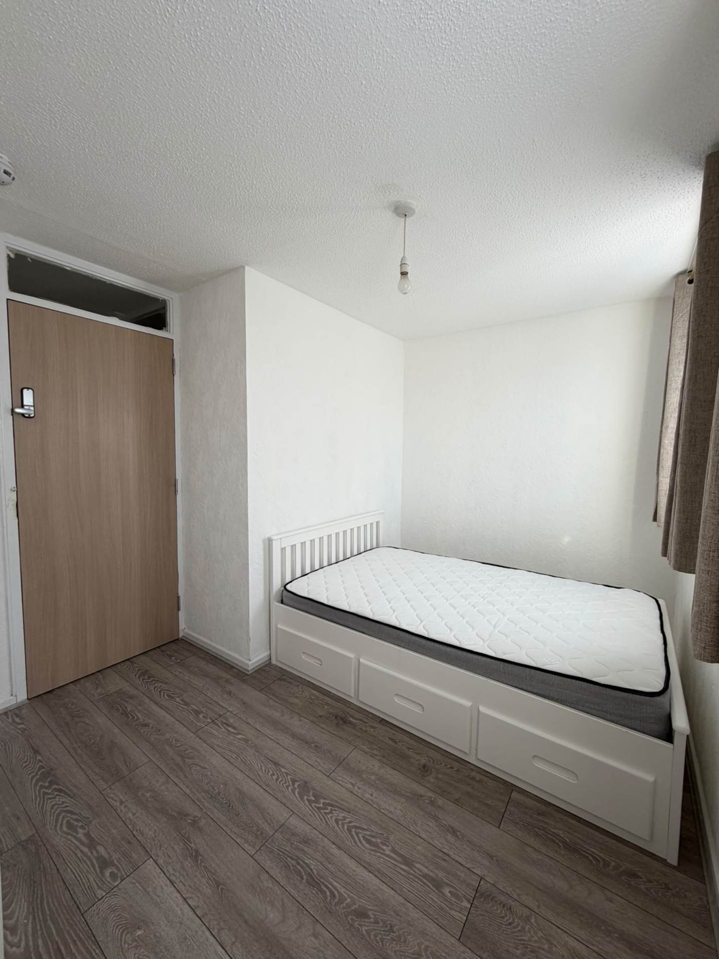 Kemps Drive, Saltwell Lane, London, Image 7