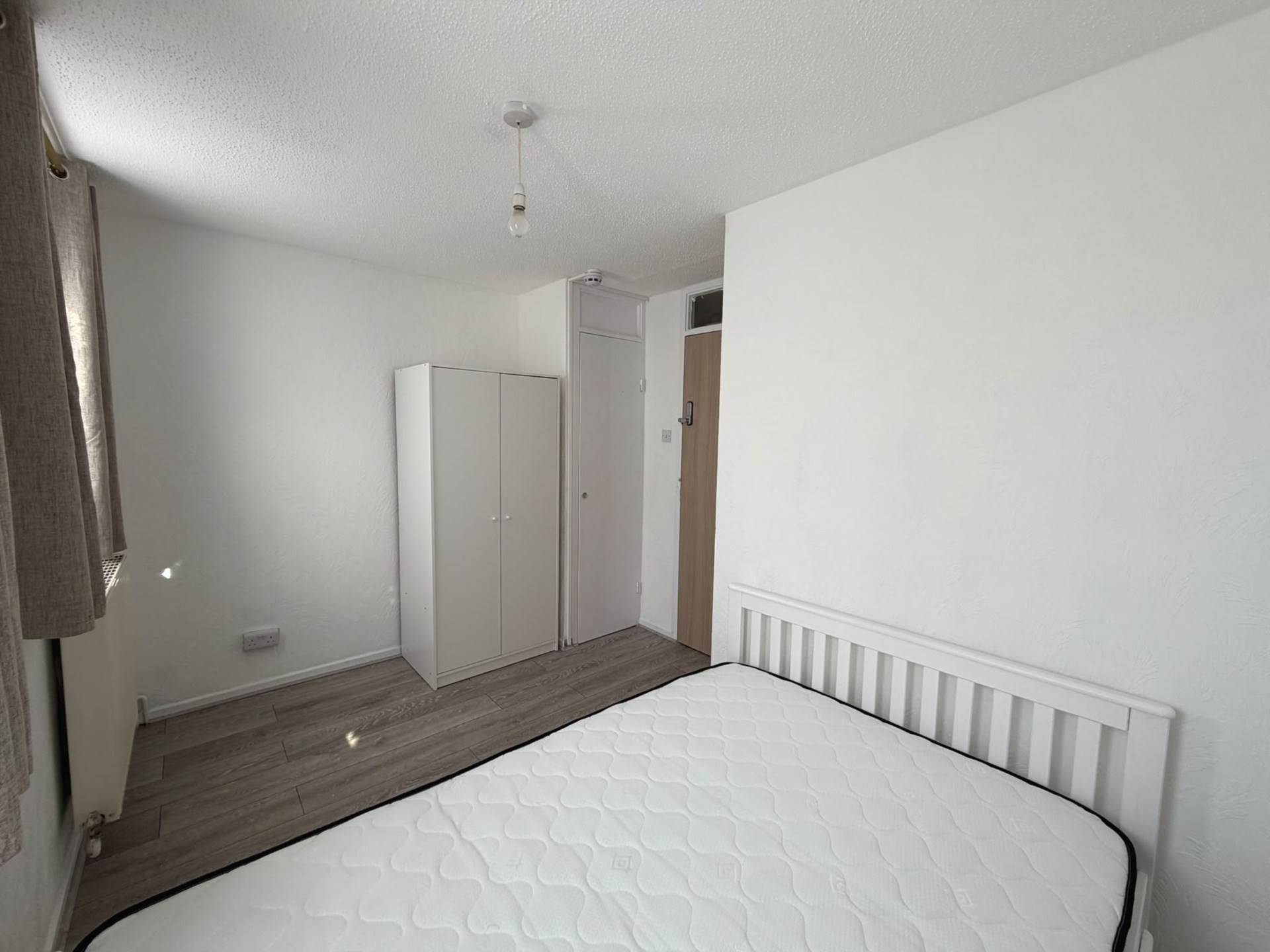 Kemps Drive, Saltwell Lane, London, Image 8